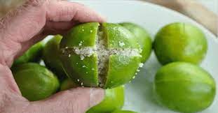 LIMON CORTADO EN 4 PARTES CON SAL